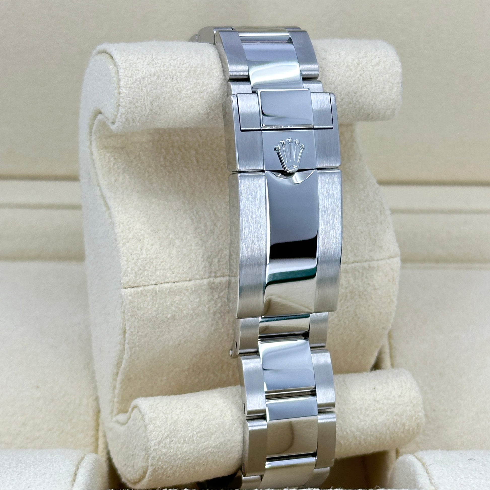 Unworn  Gmt-Master II, Bruce Wayne, Black, Oyster, Ref# 126710Grnr-0004