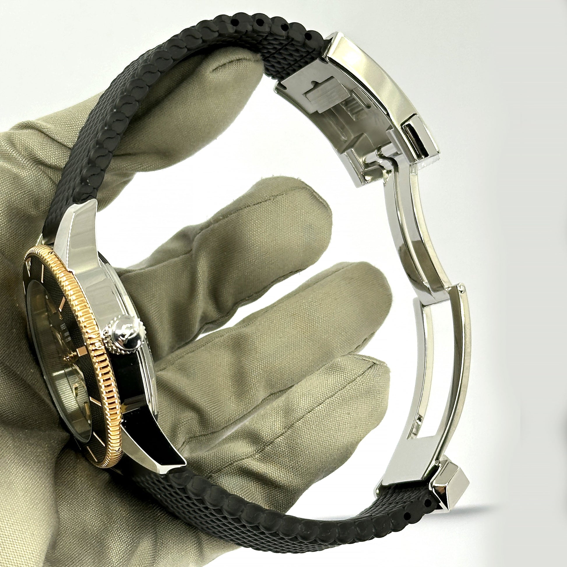 Superocean Heritage B20 Automatic 42, Ref# UB2010121B1S1, Box and Papers