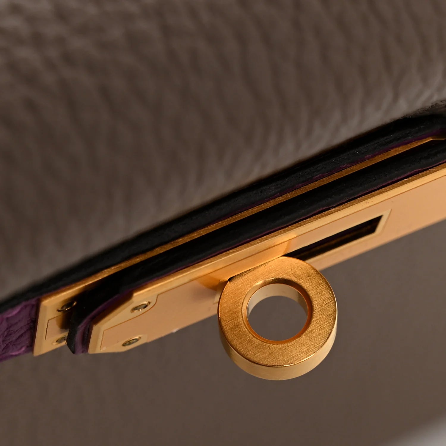 Togo Horseshoe Kelly Retourne 28 Gris Asphalte Anemone