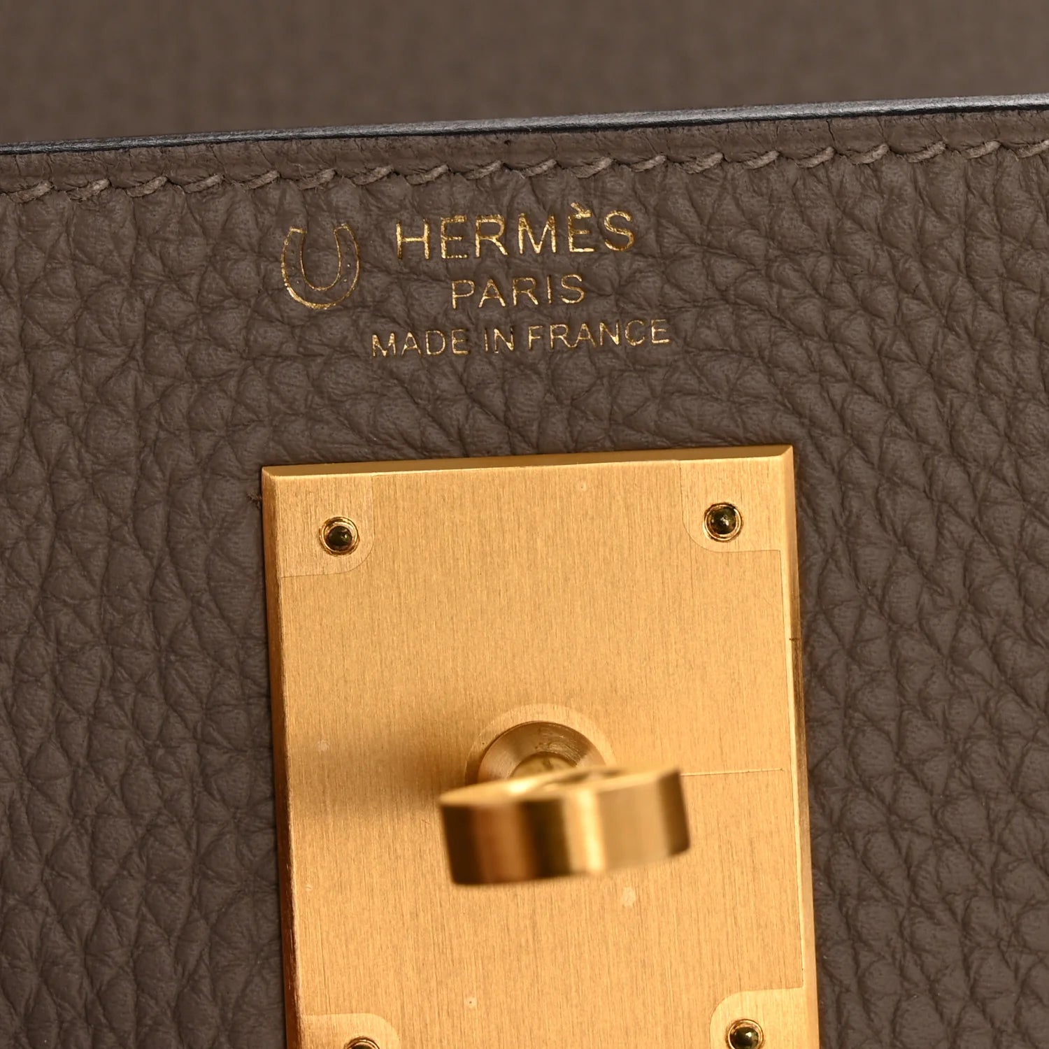 Togo Horseshoe Kelly Retourne 28 Gris Asphalte Anemone