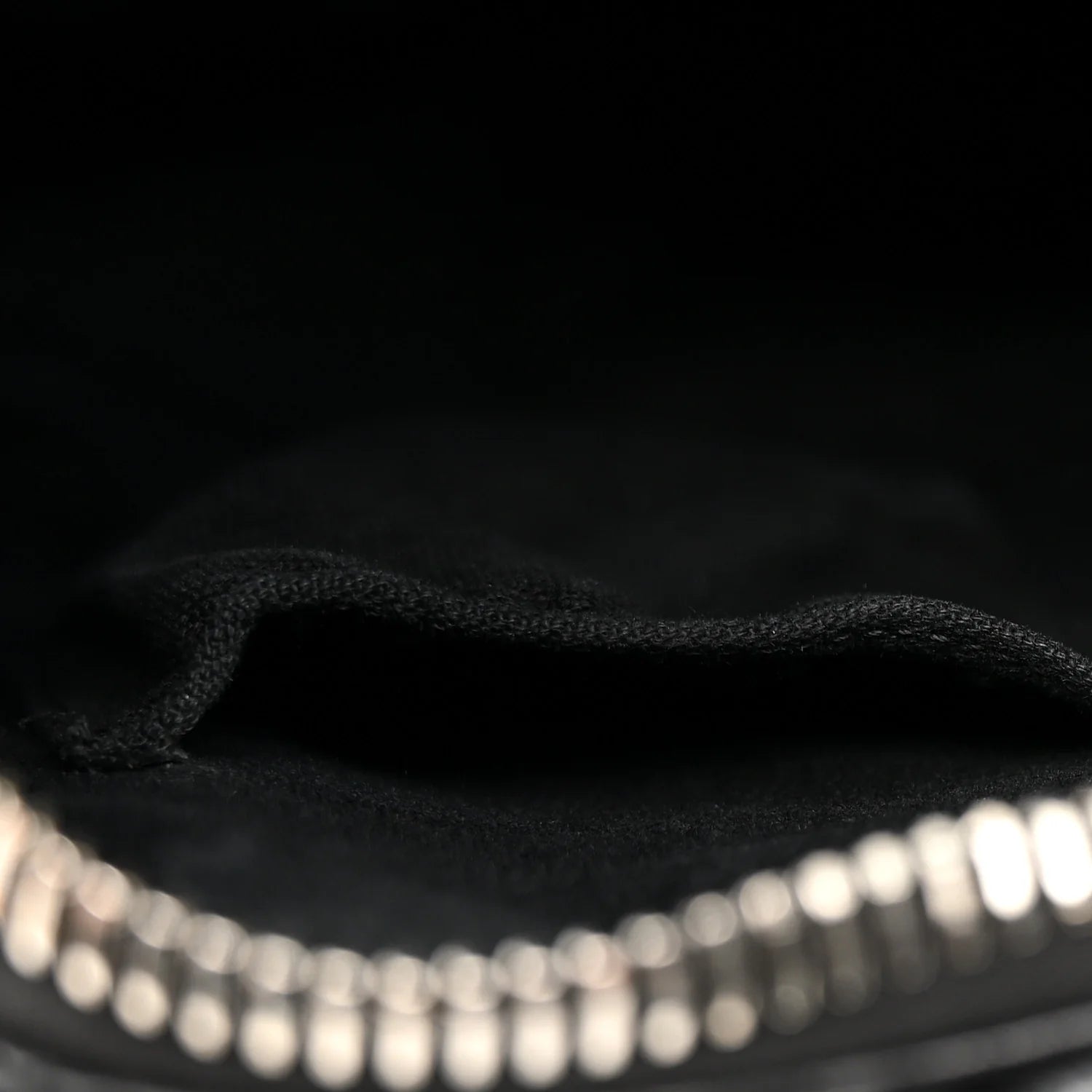 Sugar Goatskin Medium Antigona Black