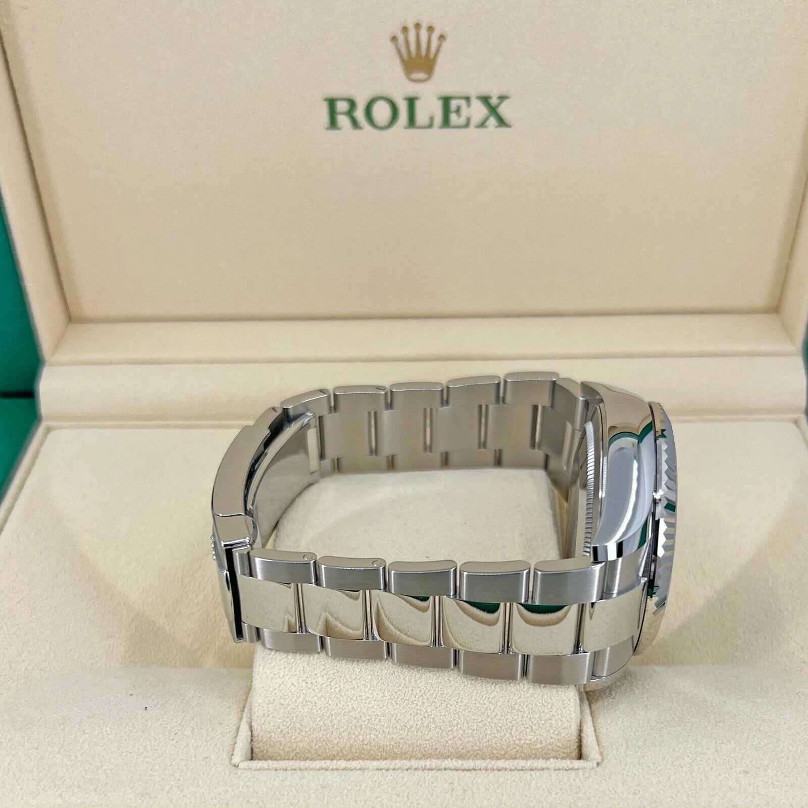 Sky-Dweller 42Mm, Oystersteel and 18K White Gold, White Dial, Oyster, Ref# 326934-0001