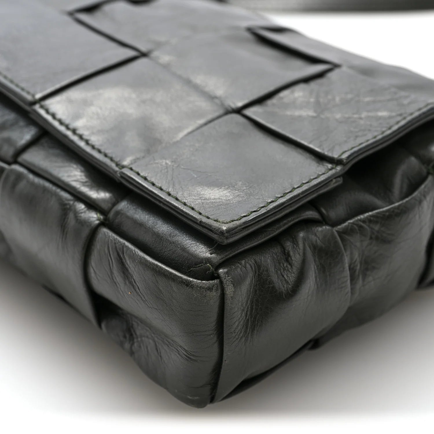 Paper Calfskin Intrecciato Stretch Cassette Camping