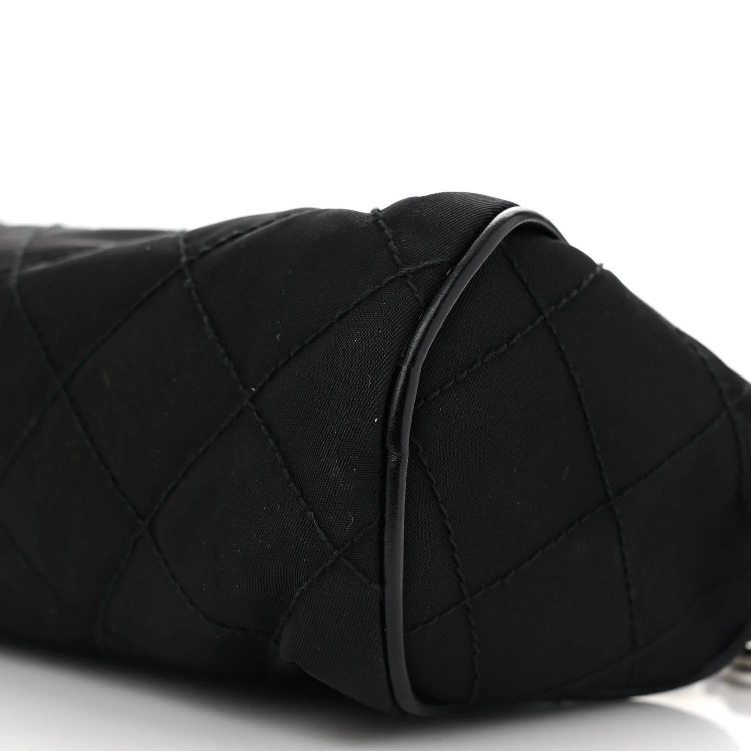 Tessuto Nylon Saffiano Impunturato Quilted Barrel Pochette Black