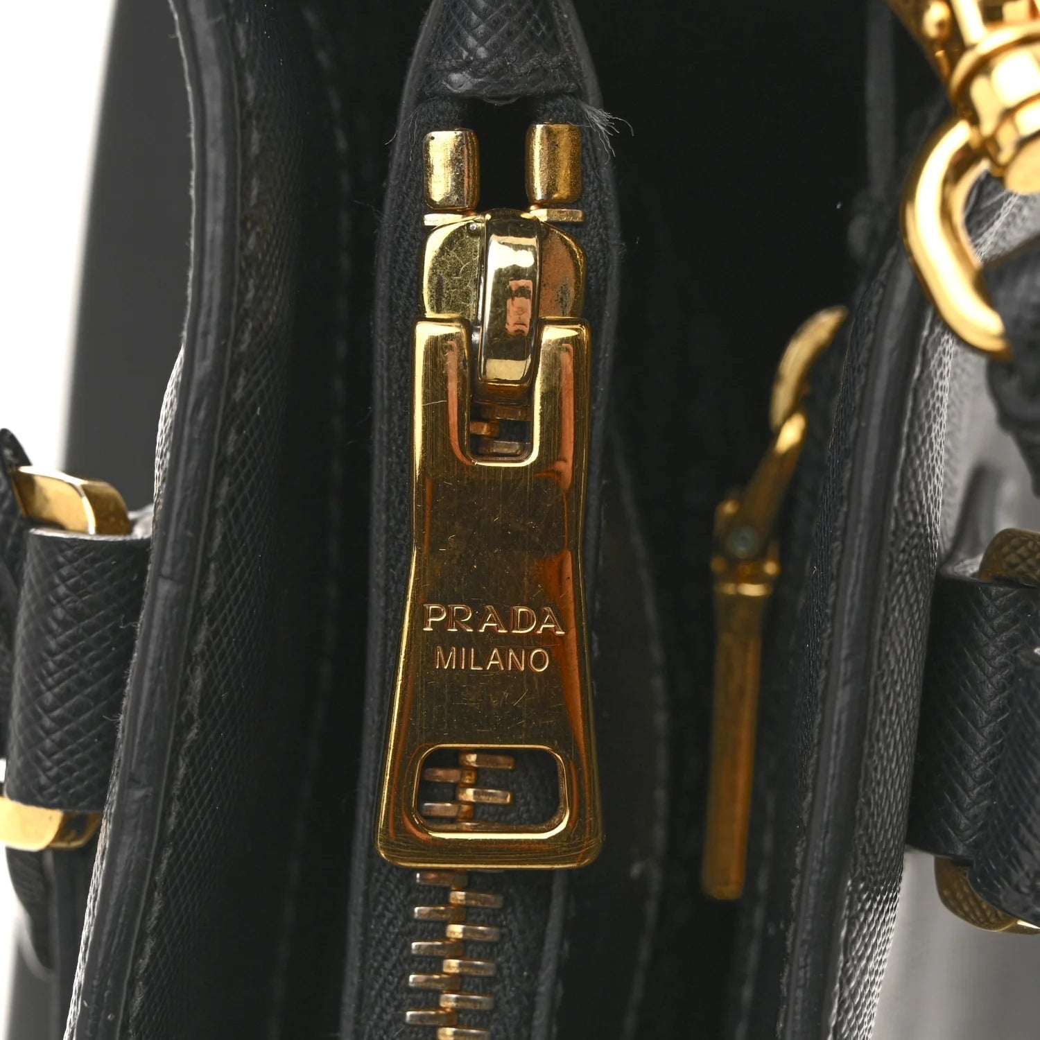 Saffiano Lux Medium Tote Black