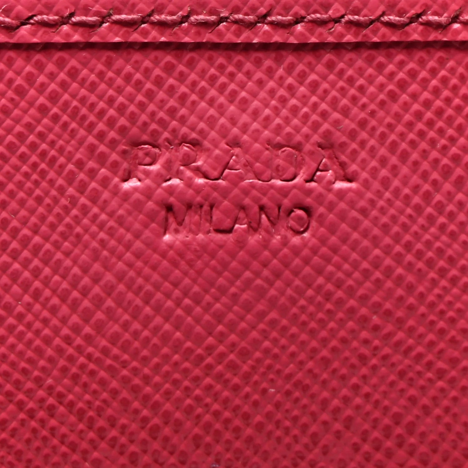 Saffiano Metal Oro Chain Wallet Peonia