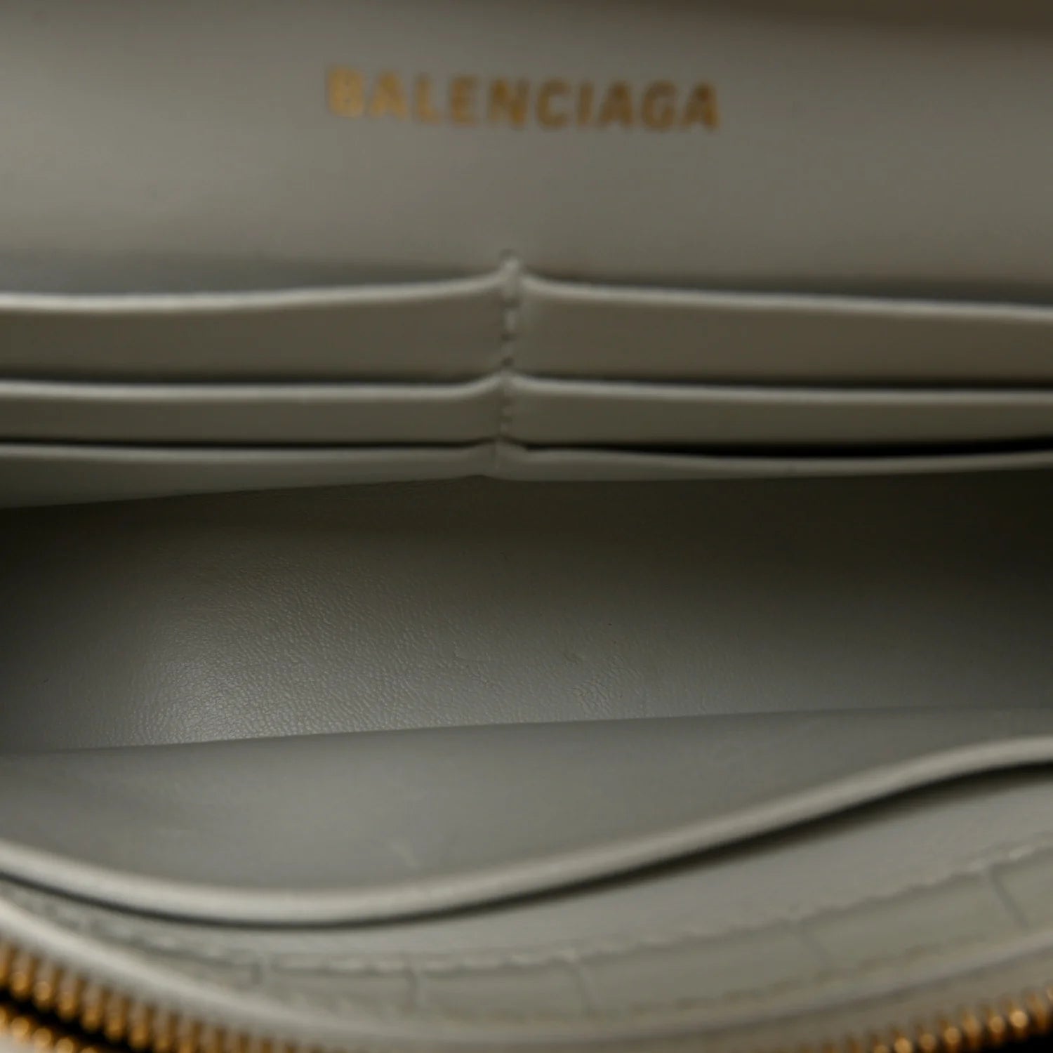 Shiny Calfskin Crocodile Embossed Hourglass Chain Bag White