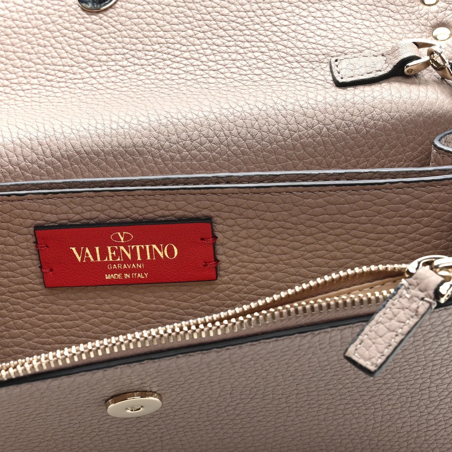 Grainy Calfskin Rockstud Chain Pouch Poudre