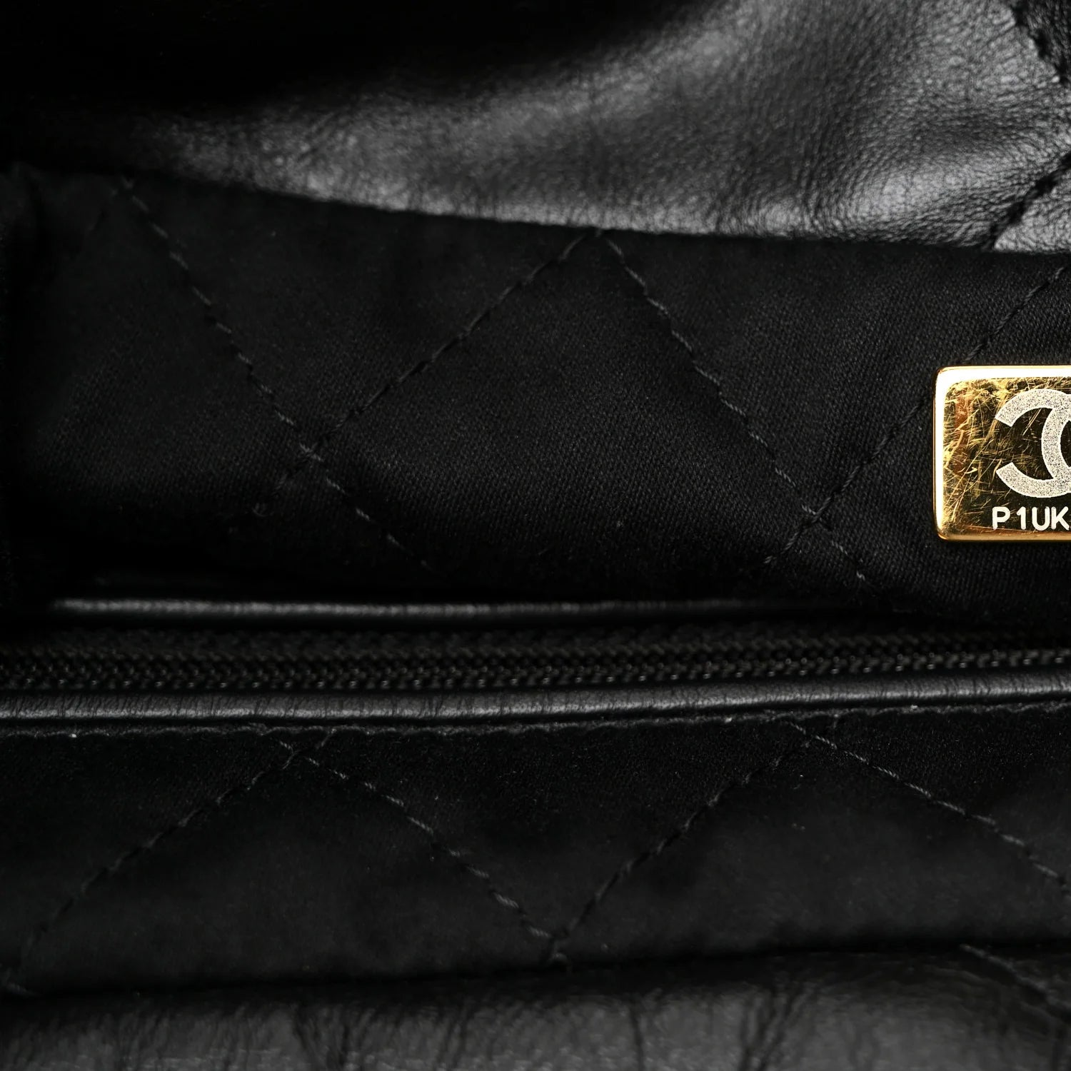 Shiny Calfskin Quilted  22 Black