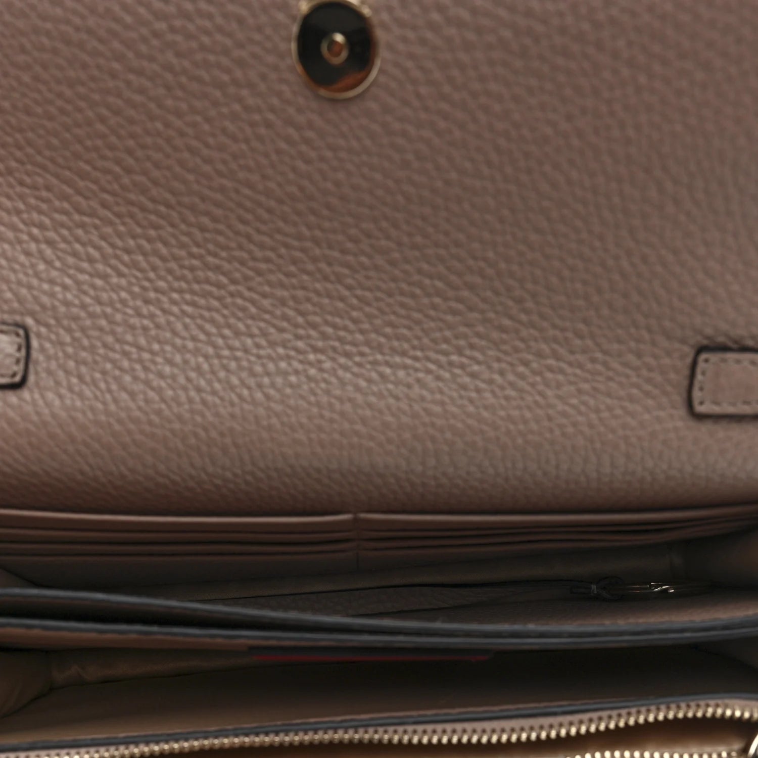 Grainy Calfskin Rockstud Chain Pouch Poudre