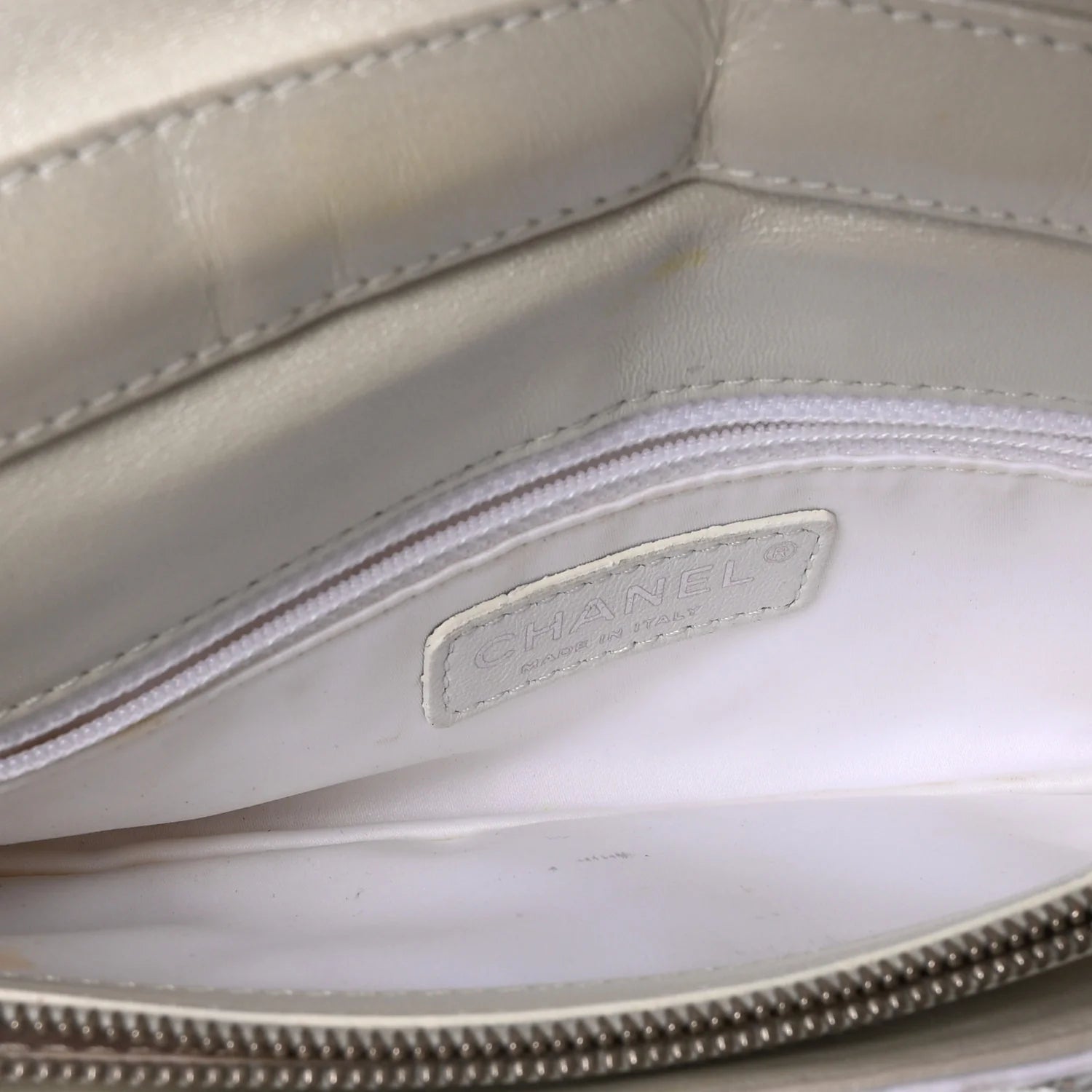 Sequin East West Flap White Silver