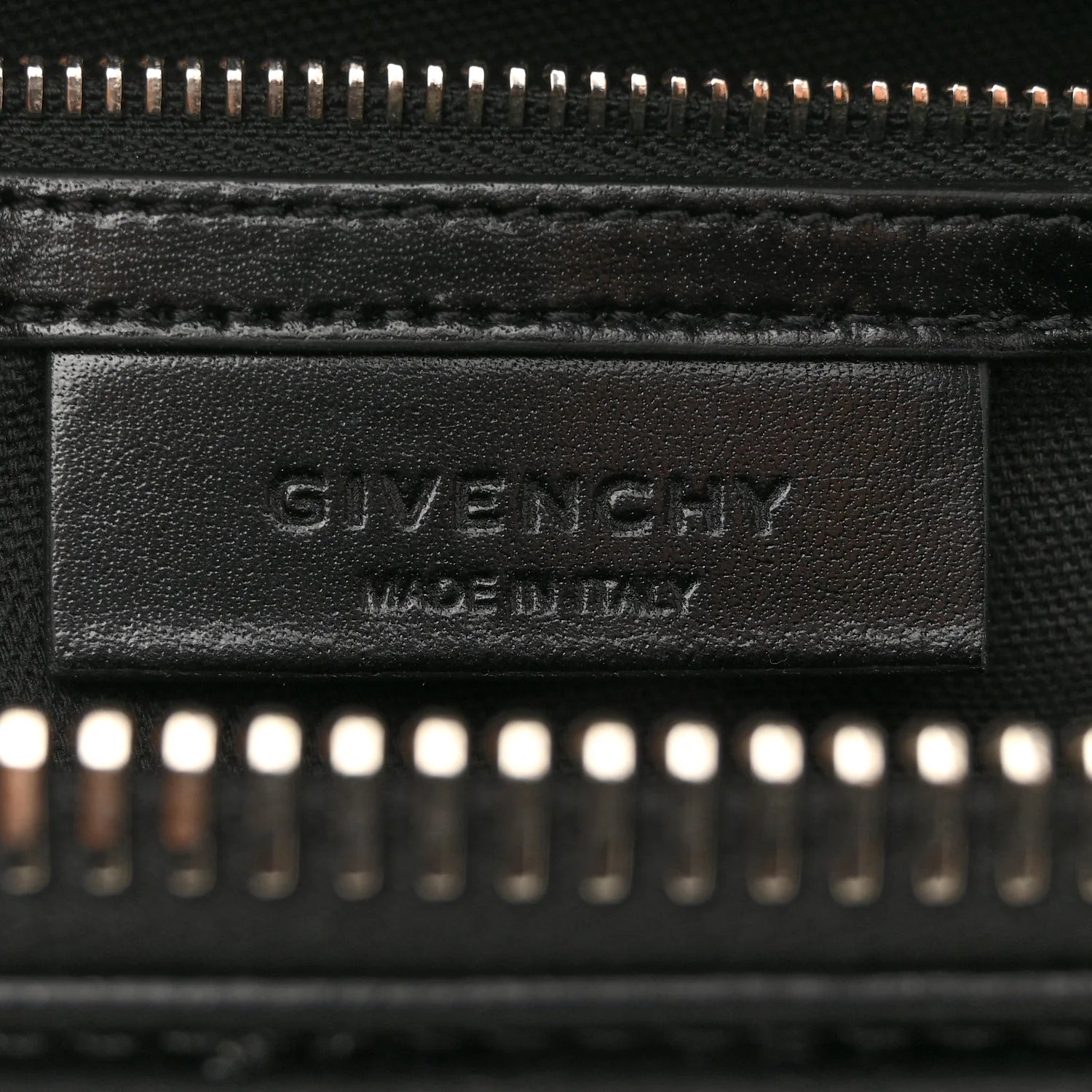 Shiny Lord Calfskin Medium Antigona Black