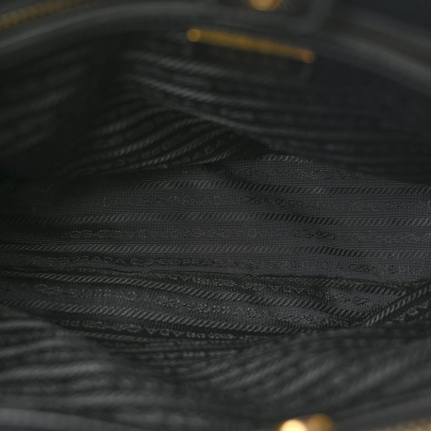 Saffiano Lux Medium Tote Black