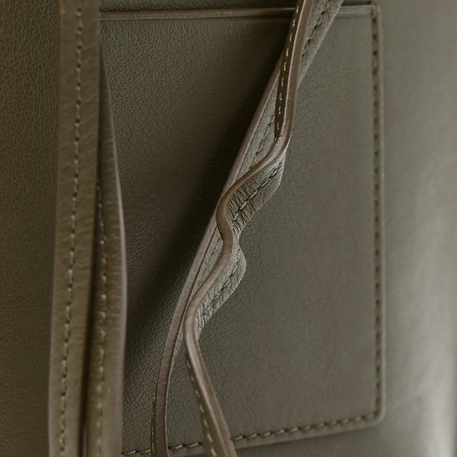 Smooth Calfskin Dice Pocket Khaki Green