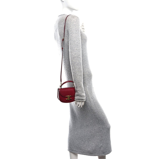 Shiny Calfskin Triomphe Mini Besace Clea Carmin