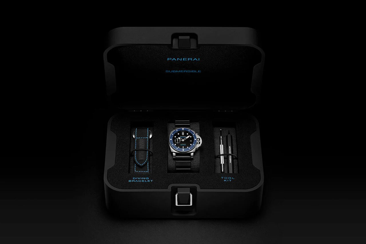 Submersible Azzurro Ref# PAM01209