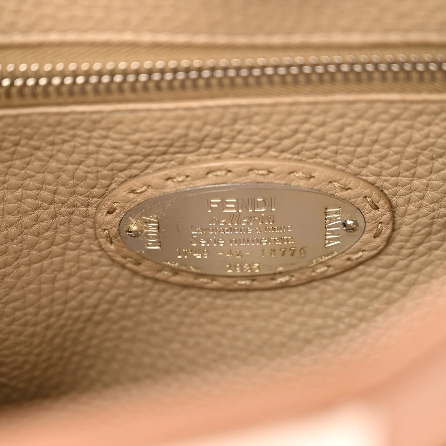 Cuoio Romano Selleria Bi-Color Medium Peekaboo Iconic Satchel Mou Deserto