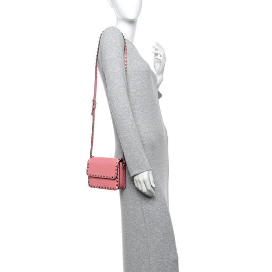 Vitello Rockstud Flap Crossbody Bag Pink