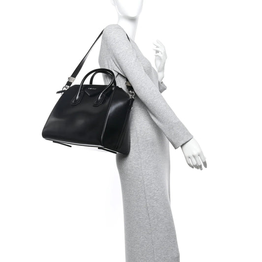 Shiny Lord Calfskin Medium Antigona Black